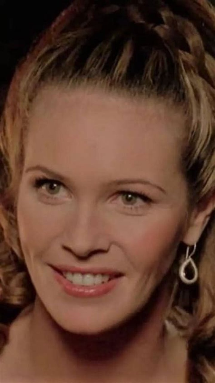 Elle Macpherson | Biography, Movie Highlights and Photos