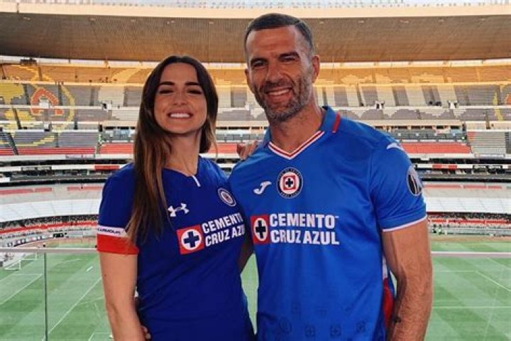 Mariana Velázquez de León y Tito Villa hacen pública su relación en redes sociales y casi todos se congratulan